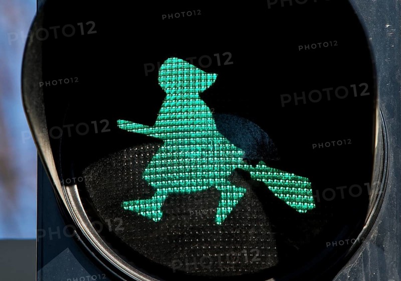 Pedestrian traffic light with green witch figure, witch traffic light, Harz witch, Harz witch traffic light, Wernigerode, Harz, Saxony-Anhalt, Germany