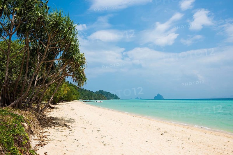 White sandy beach, Sunrise Beach, Koh Kradan, Hat Chao Mai National Park, Trang Province, Southern Thailand, Andaman Sea, Thailand
