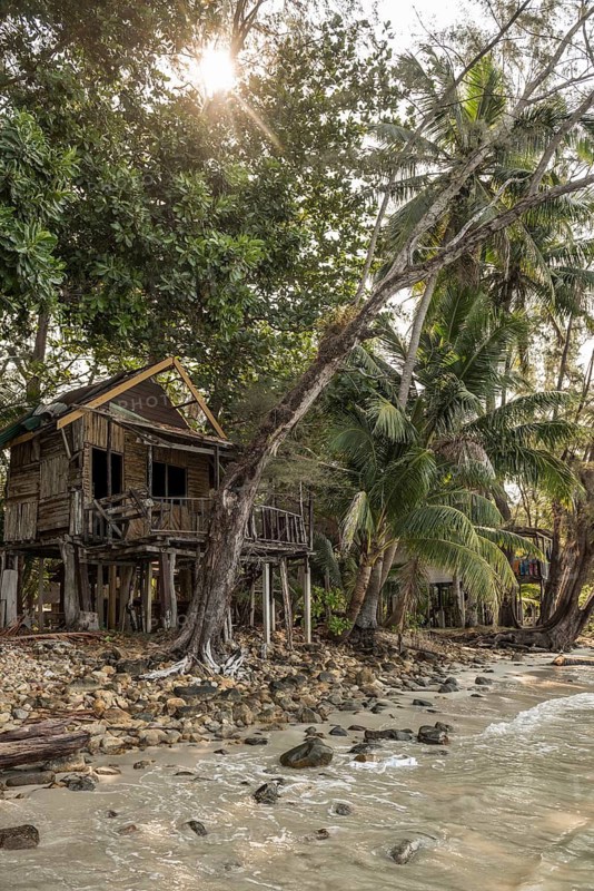 Picturesque beach with coconut palms and huts, Klong Prao Beach, Ko Chang, Koh Chang, Mu Ko Chang National Park, Trat, Thailand