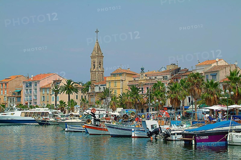 Sanary-sur-Mer marina with Saint-Nazaire church, commune on the Mediterranean coast, Côte d'Azur in the Var department, Provence-Alpes-Côte d'Azur region, France