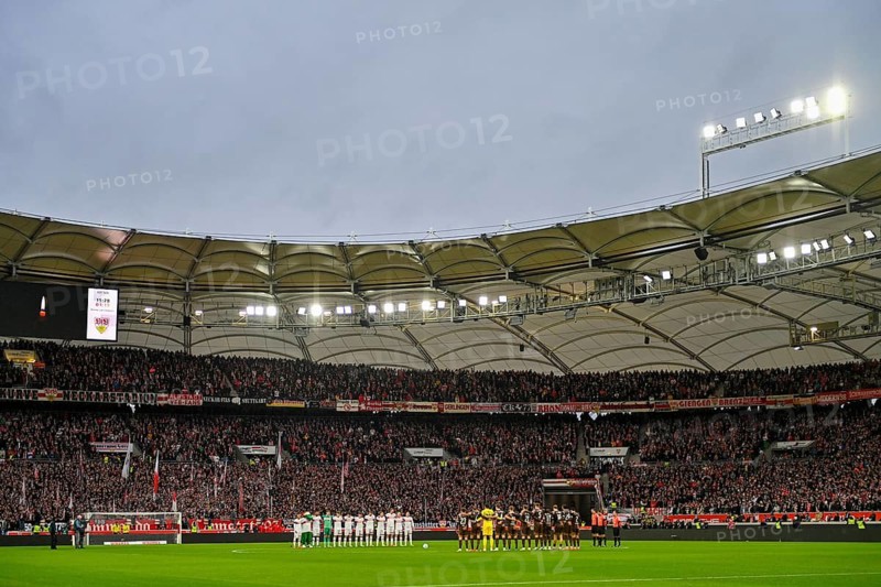 Minute of silence, minute of silence, mourning, remembrance, silence for victims of the terrorist attack on the Christmas market in Magdeburg on 20 December 2024 Bundesliga football match VfB Stuttgart versus FC St. Pauli, MHPArena, MHP Arena Stuttgart, Baden-Württemberg, Germany