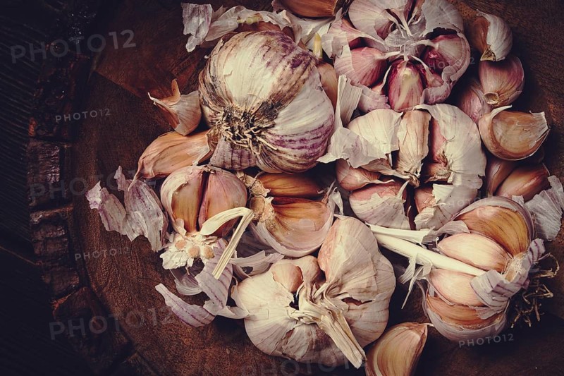 Fresh garlic, in a wooden plate, top view, close-up, no people