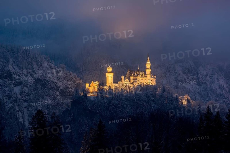 Mystical castle in the winter fog, romantically illuminated, Neuschwanstein, Schwangau, Ostallgäu, Allgäu, Swabia, Upper Bavaria, Bavaria, Germany