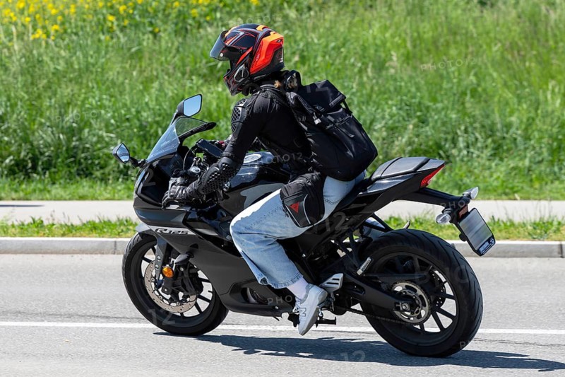 Motorcyclist Yamaha YZF-R 125 ccm