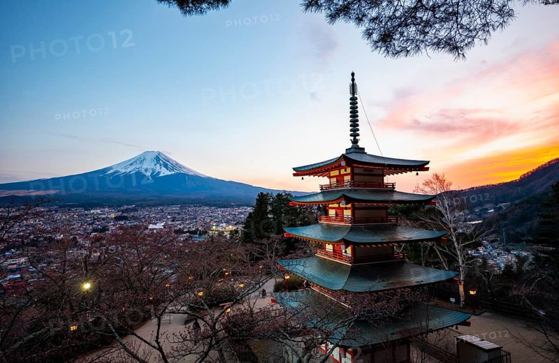 Five-story pagoda of a Shinto Shrine, Chureito Pagoda, with views of Fujiyoshida City and Mount Fuji volcano at sunset, Arakura Fuji Sengen Shrine, Arakurayama Sengen Park, Yamanashi Prefecture, Japan