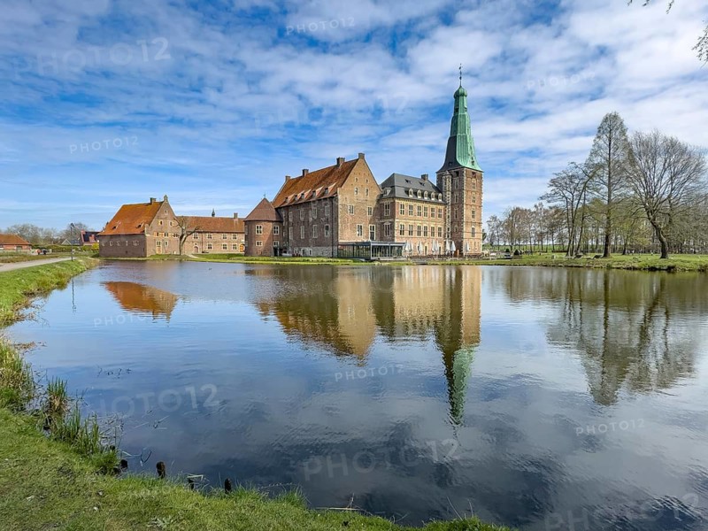 View over moat at historic moated castle from Renaissance Raesfeld Castle reflected in Wassergraben in Frühling, Freiheit Raesfeld, Münsterland, North Rhine-Westphalia, Germany