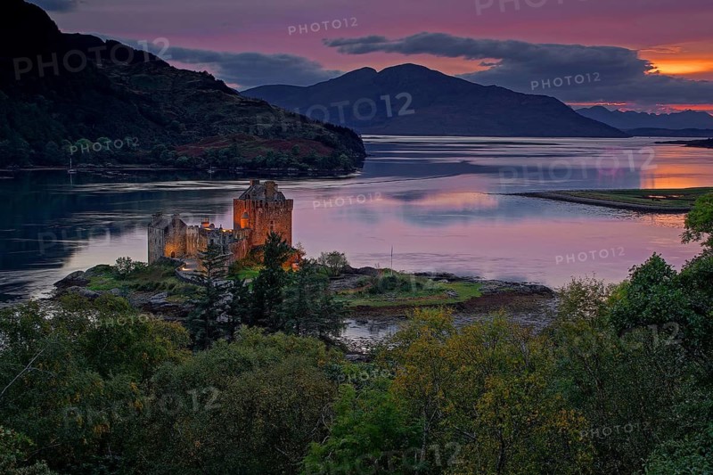 Castle Eilean Donan in Scotland, evening mood, sunset, Scotland, United Kingdom