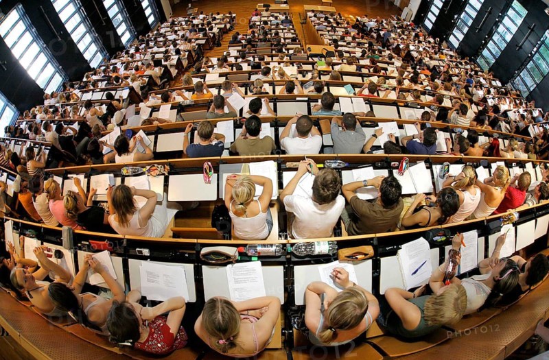 Magdeburg, DEU, 11.06.07 - Students attend a lecture at Otto von Guericke University in Magdeburg. Lecture in Economics, Saxony-Anhalt