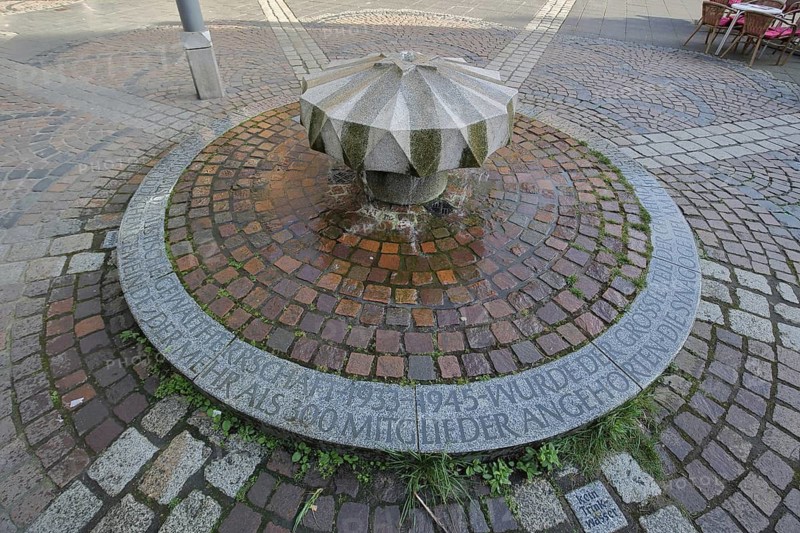 Memorial to former Jewish synagogue, destruction during the Reichskristallnacht under National Socialism, Nazi era, memorial, Siegburg, Bergisches Land, North Rhine-Westphalia, Germany