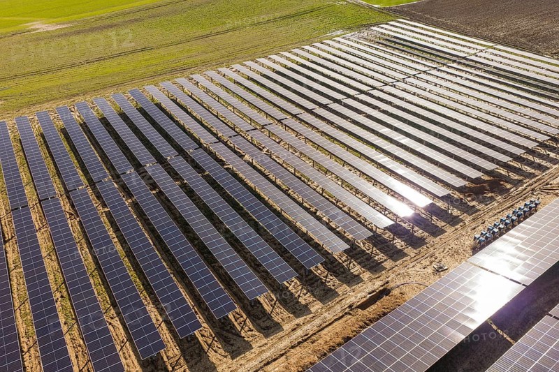 Structured solar panels that reflect sunlight and are suitably integrated into the natural environment, Agri PV Bau für Landwirtschaft, Enzkreis, Germany
