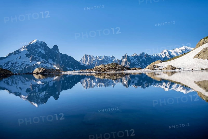 Mountain landscape in morning light, reflection in Lac Blanc, mountain peaks, Aiguille Verte, Grandes Jorasses, Aiguille du Moine, Mont Blanc, Mont Blanc Massif, Chamonix-Mont-Blanc, Haute-Savoie, France