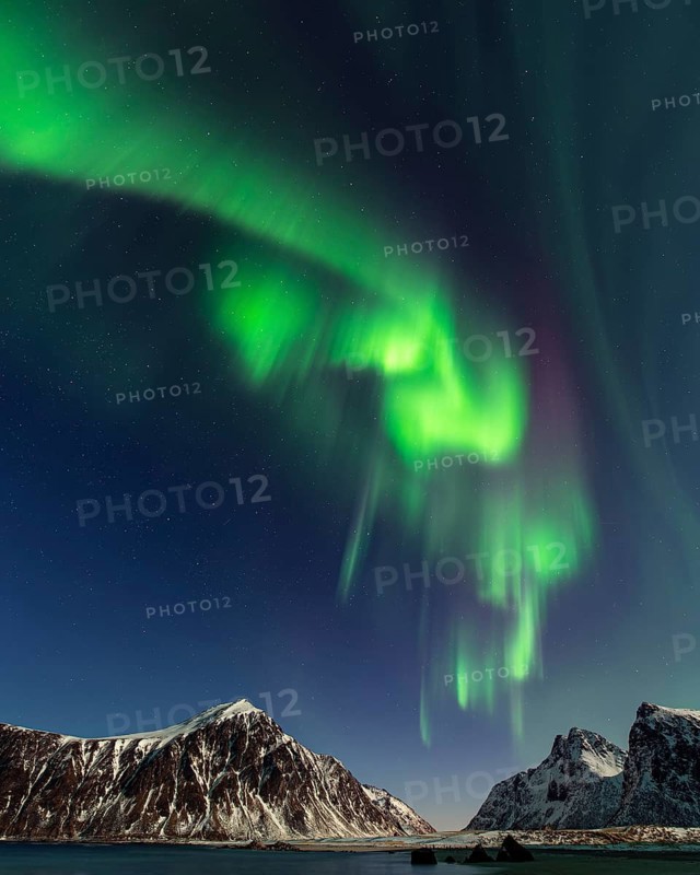 Aurora over the mountains and sea of Lofoten, Northern Lights, Northern Lights, Landscape, Leknes, Nordland/Lofoten, Norway