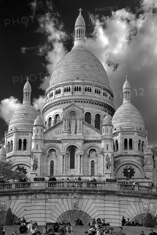 Sacre Coeur de Montmartre, black and white, Paris, France