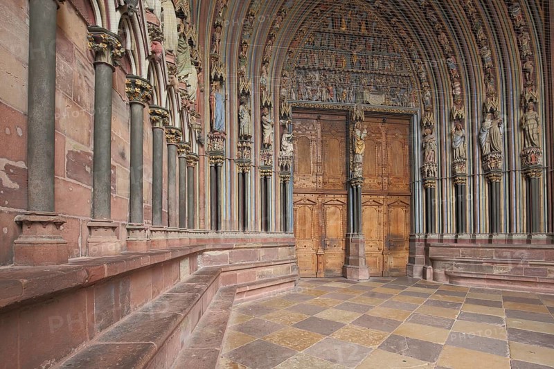 Entrance with tympanum, portal with columns and decorations, perspective, Münster, Münsterplatz, Freiburg, Breisgau, Southern Black Forest, Black Forest, Baden-Württemberg, Germany