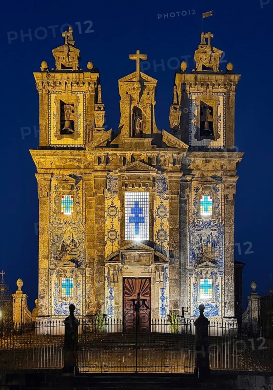 Igreja Paroquial de Santo Ildefonso, catholic church in the old town in the evening, exterior façade decorated with azulejos, old town, Porto, Portugal