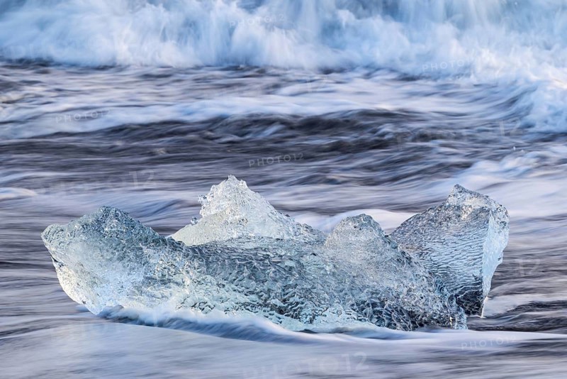 Ice chunks on the black beach, lava beach, glacier ice, sea, winter, Diamond Beach (Breiðamerkursandur) at Jökusalorn, Iceland, Scandinavia