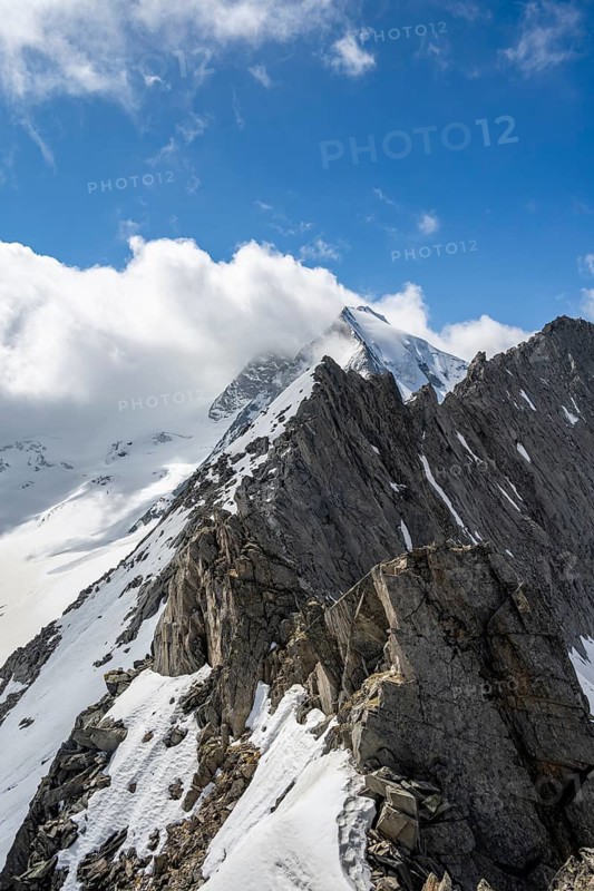 Rocky mountain ridge and glaciated mountain peak Großer Möseler, glacier Furtschaglkees, Berliner Höhenweg, Zillertal Alps, Tyrol, Austria