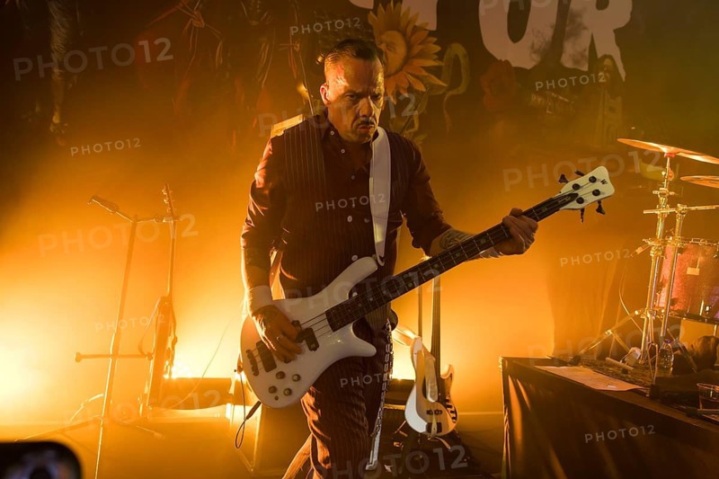 Rajko Gohlke, bass player from Knorkator live on All Good Things Are 30! Tour in Berlin's Columbiahalle on 20.03.2026