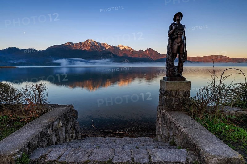 Lake, reflection, staircase, monument, statue The Fishermen, fog, sunrise, morning mood, mountains, mountain landscape, spring, Lake Kochel, Herzogstand behind it, Heimgarten, Kochel, Alpine foothills, Bavaria, Germany
