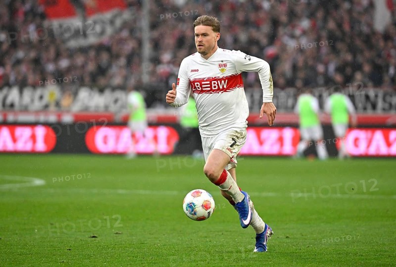 Maximilian Mittelstädt VfB Stuttgart (07) Action on the ball Football Bundesliga, MHPArena, MHP Arena Stuttgart, Baden-Württemberg, Germany