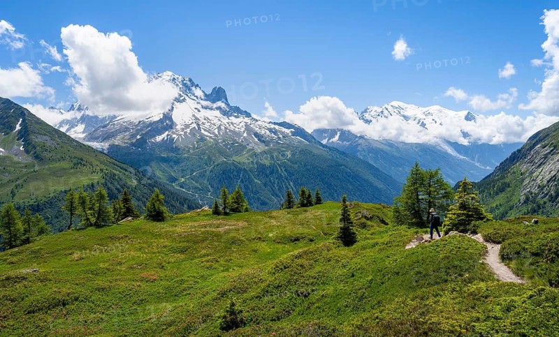 Mountaineers on hiking trail, mountain panorama with glaciated mountain peaks, Aiguille du Midi and Mont Blanc, hiking to Aiguillette des Posettes, Chamonix, Haute-Savoie, France
