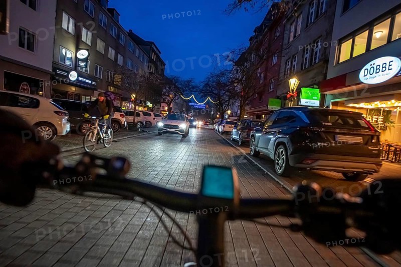 Cycling in the city, in the dark, in the evening, inner-city road, bicycle road, two-wheeler traffic has priority, 30 km/h zone, cyclist perspective, Essen, North Rhine-Westphalia, Germany