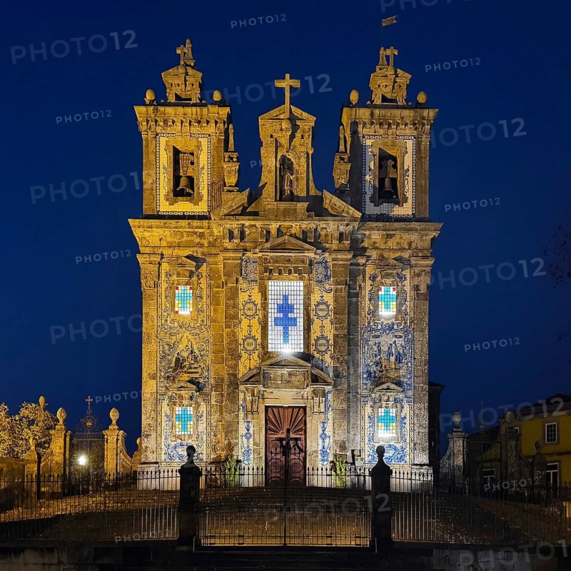 Igreja Paroquial de Santo Ildefonso, catholic church in the old town in the evening, exterior façade decorated with azulejos, old town, Porto, Portugal