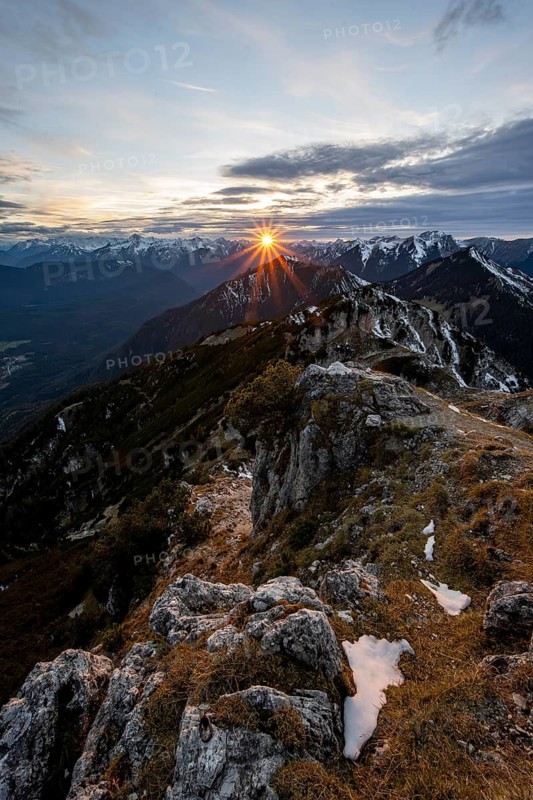 Mountain panorama, mountain landscape with sun star at sunset, at the summit of the Kramerspitz, in autumn, Ammergau Alps, in autumn, Bavarian Prealps, Bavaria, Germany