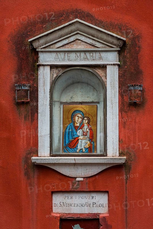 Image of a saint, depiction, Christianity, depiction, street scene, old town, Venice, Italy