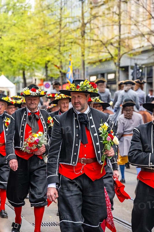 Parade of historically costumed guild members, Wollishofen Guild, Sechseläuten or Sächsilüüte, Zurich Spring Festival, Zurich, Switzerland