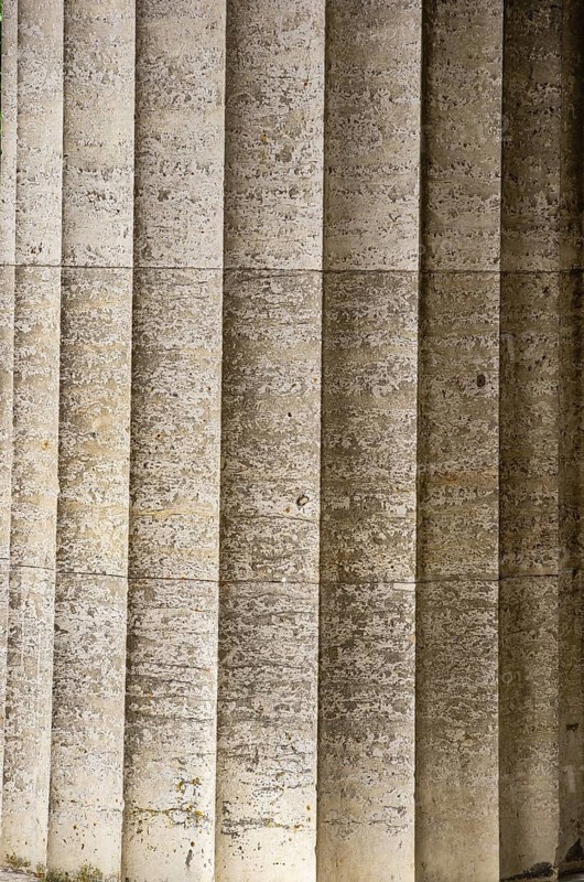 Fluted column structure using the example of the outer columns of the Walhalla Hall of Fame in Donaustauf on the Danube near Regensburg, Bavaria, Germany