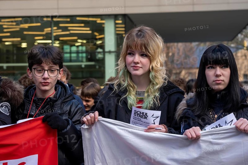 School strike against military service, around 600 participants in a demonstration against the reintroduction of military service, students who stayed away from school and participants from left-wing organizations and parties passed through downtown Essen to protest against the planned new compulsory military service and against other obligations in social service, North Rhine-Westphalia, Germany