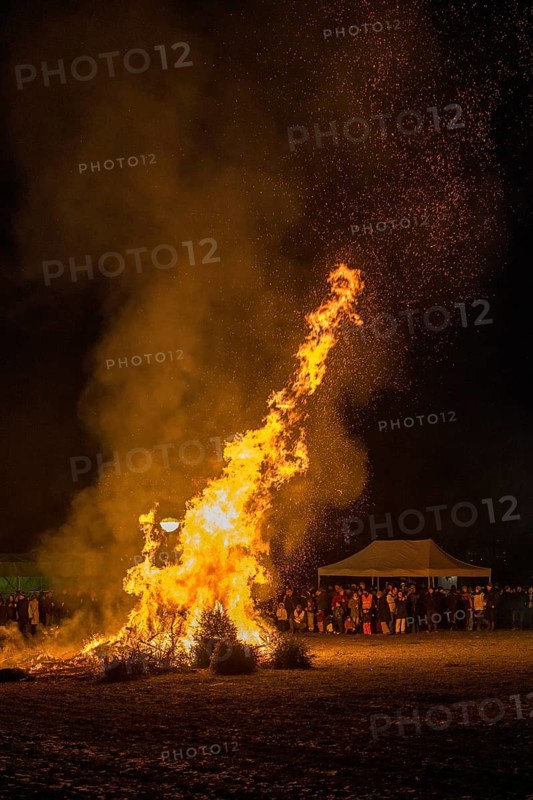 Dunning fire at a rally of farmers and farmers because of the federal government's plans to cut subsidies, Christmas trees, Ostfildern-Plieningen, Baden-Württemberg, Germany