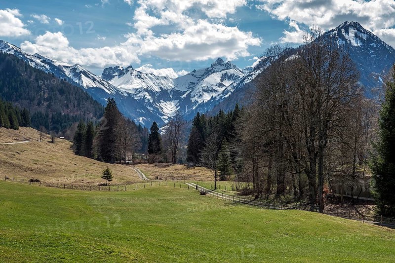 View from Oytalstraße into Oytal behind Kratzer, Trettachspitze and Himmelschrofen, Oberstdorf, Oberallgäu, Allgäu, Bavaria, Germany