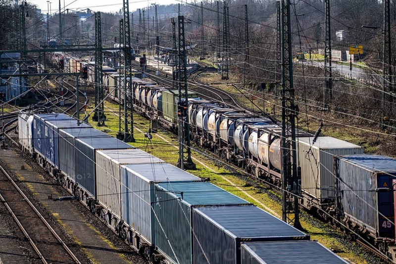 Container trains in the freight yard, so-called installation tracks in Duisburg-Rheinhausen, freight trains are parked here for a short time in front of continuing their journey, either to the trimodal terminal in Logport Duisburg or from there to distant destinations, such as China, as part of the new Silk Road, North Rhine-Westphalia, Germany