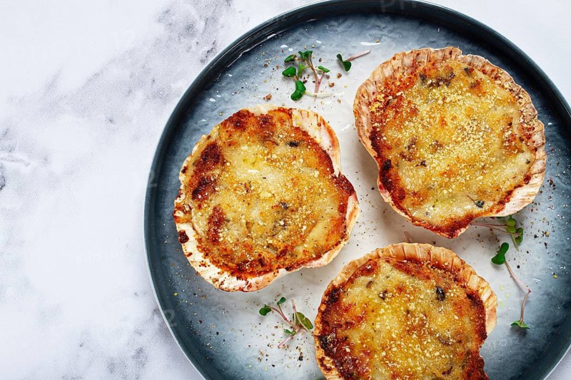 Scallop shells, stuffed, baked with cheese, in the oven, julienne with scallops