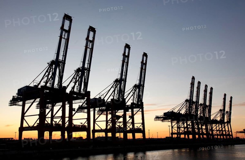 Hamburg, DEU, 18.10.09, Cranes in the Port of Hamburg, Hamburg, Germany