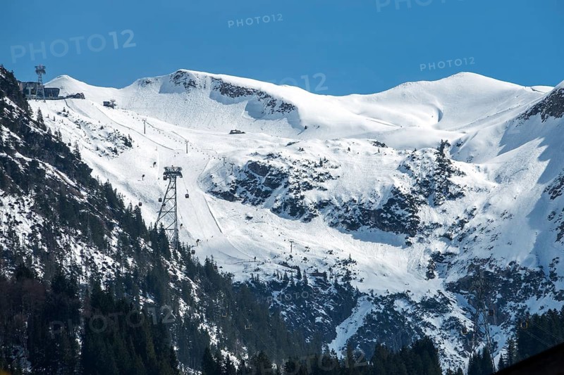 View of the Nebelhorn ski area, back left station Höfatsblick der Nebelhornbahn, Oberallgäu, Allgäu, Bavaria, Germany