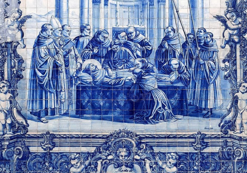 Capela das Almas de Santa Catarina, exterior façade with azulejo tiles depicting the death of Saint Francis of Assis, Porto, Portugal