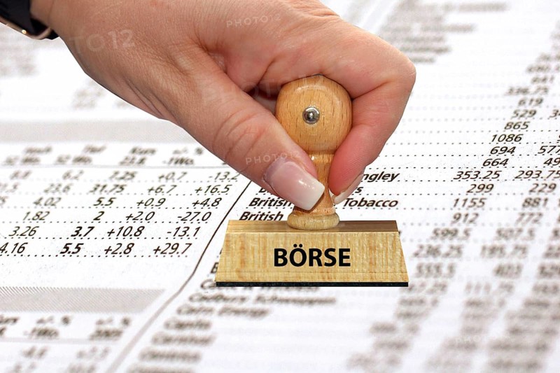 Bull and bear, symbolic figures of the stock market, Studio