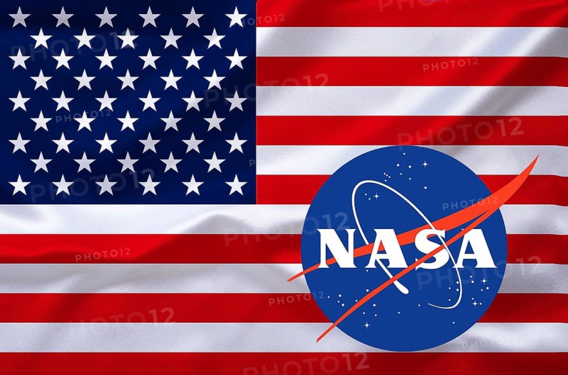 The flag of the USA with the Nasa coat of arms, Studio