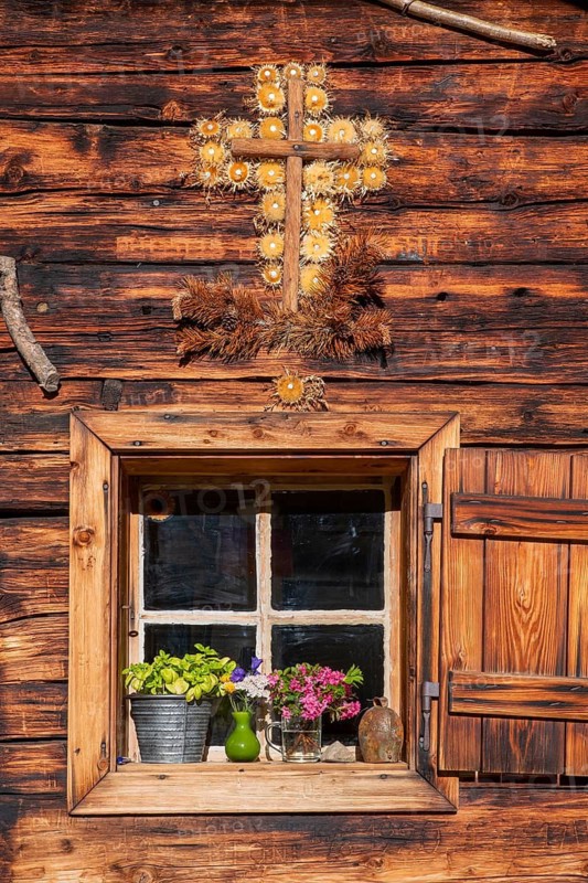 The Ladiz-Alm, the high alpine pasture of the Eng-Alm, window of the alpine hut, Ladiz-Alm, Karwendel Mountains, Tyrol, Austria