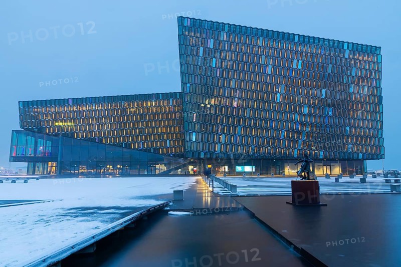 Harpa Concert Hall, Tónlistar- og ráðstefnuhúsið í Reykjavík, Blue Hour, Winter, Reykavik, Iceland, Scandinavia
