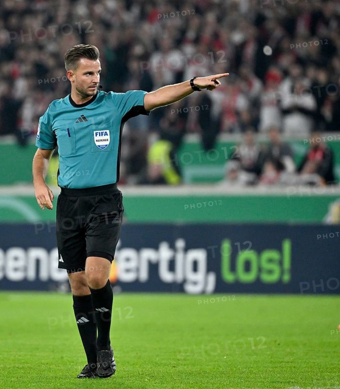 Referee Referee Daniel Schlager Gesture Gesture MHPArena, MHP Arena Stuttgart, Baden-Württemberg, Germany