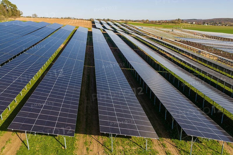 Organized series of solar systems on extensive fields, renewable energy, Agri PV Bau für Landwirtschaft, Enzkreis, Germany