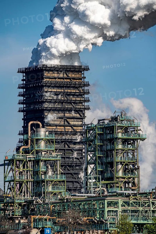 ThyssenKrupp steelworks in Duisburg-Marxloh, extinguishing tower of the Schwelgern coking plant, detail of the white side, chemical plants, Duisburg, North Rhine-Westphalia, Germany