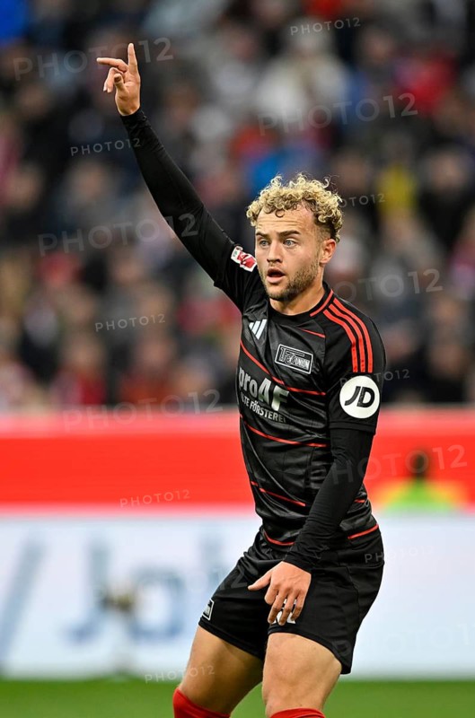 Benedict Hollerbach 1. FC Union Berlin FCU (16) Gesture, gesture, calls for ball, Allianz Arena, Munich, Bavaria, Germany