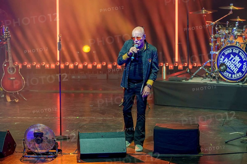 Toni Krahl and the Kinx from Prenzlauer Berg live on The same was the tour in Berlin's Friedrichstadtpalast on 12.01.2026