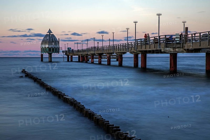 Groes and pier with diving gondola, long exposure, evening light, Zingst, Fischland-Darß-Zingst, Western Pomerania Lagoon Area National Park, Mecklenburg-Western Pomerania, Germany