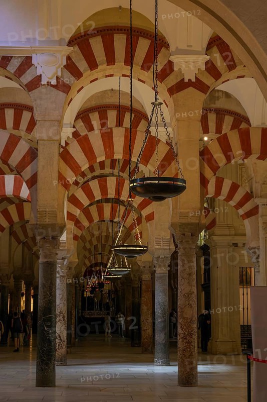 Symmetrical arches in the cathedral mosque of Córdoba (Mezquita-Catedral), characterised by red and white Moorish architecture, Cordoba, Andalusia, Spain